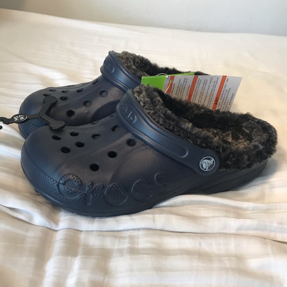 Navy blue Crocs likes/ with fur